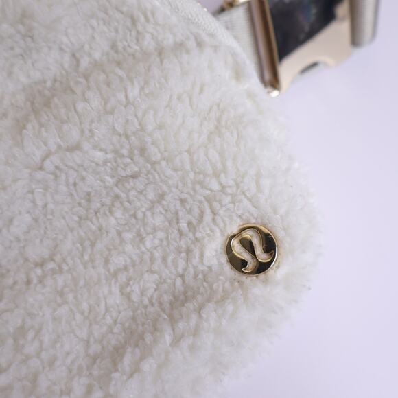 LULULEMON Fleece Everywhere Belt Bag Light Ivory Shoulder Crossbody Purse - Picture 2 of 7
